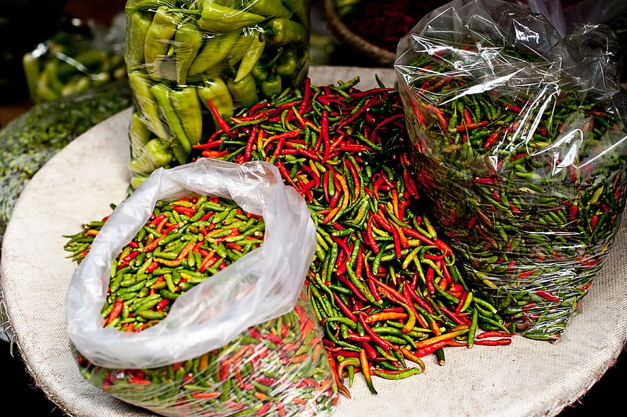 green and red chillis, chili, spices, pepper, farm, garden HD wallpaper