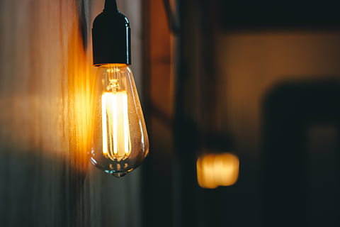 turned-on clear Edison light bulb, shallow, focus, photography HD wallpaper