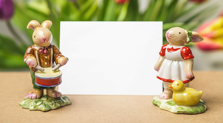 two male and female rabbit figurines near white card, easter bunny HD wallpaper