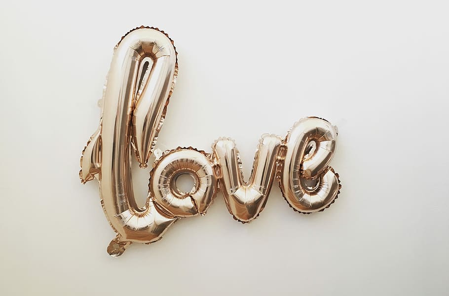 gold love balloon, Love balloon on wall, birthday party, decoration