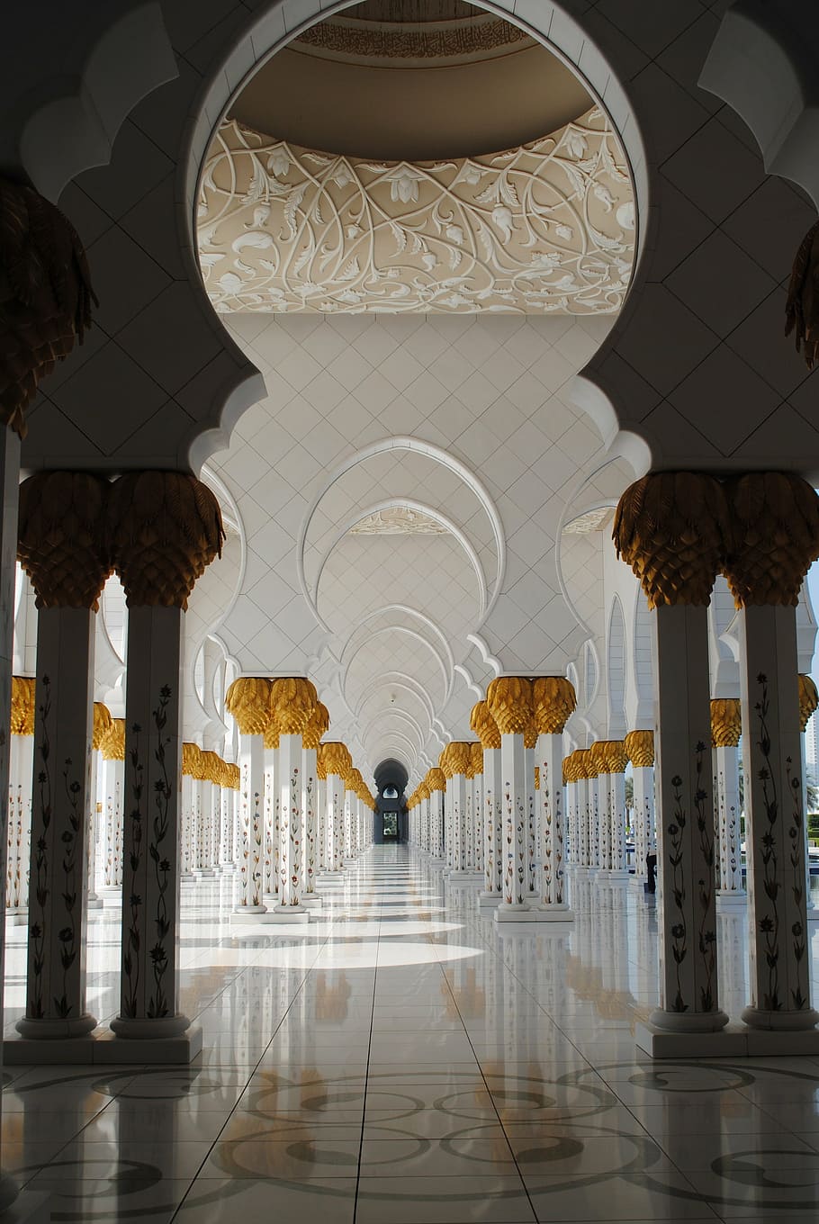 white concrete pillars inside building, mosque, abu dhabi, white mosque, HD wallpaper