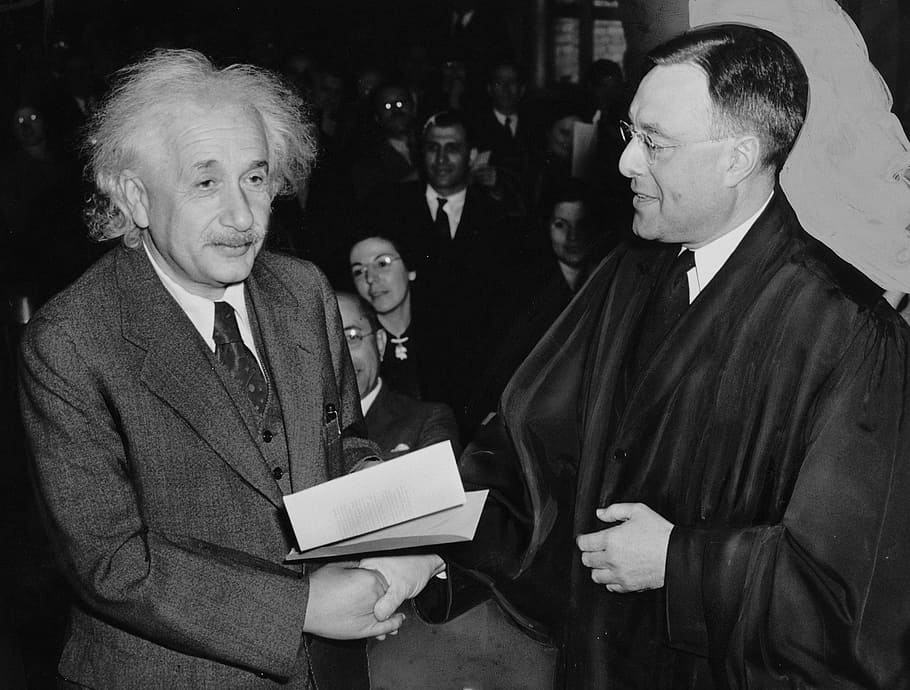 Albert Einstein shaking hand person, scientists, physicist HD wallpaper