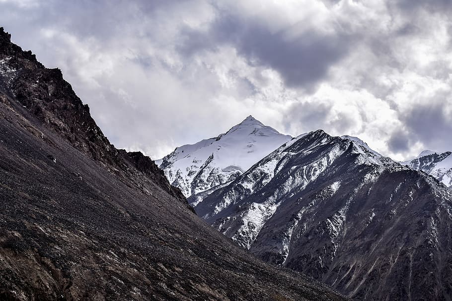 mountain covered of snow, rock, summit, peak, cloud - sky, scenics - nature HD wallpaper
