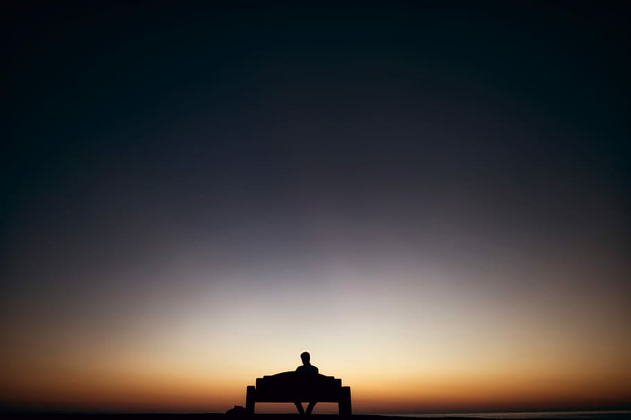 man sitting on bench facing sunset, silhouette photo of person siting on bench HD wallpaper