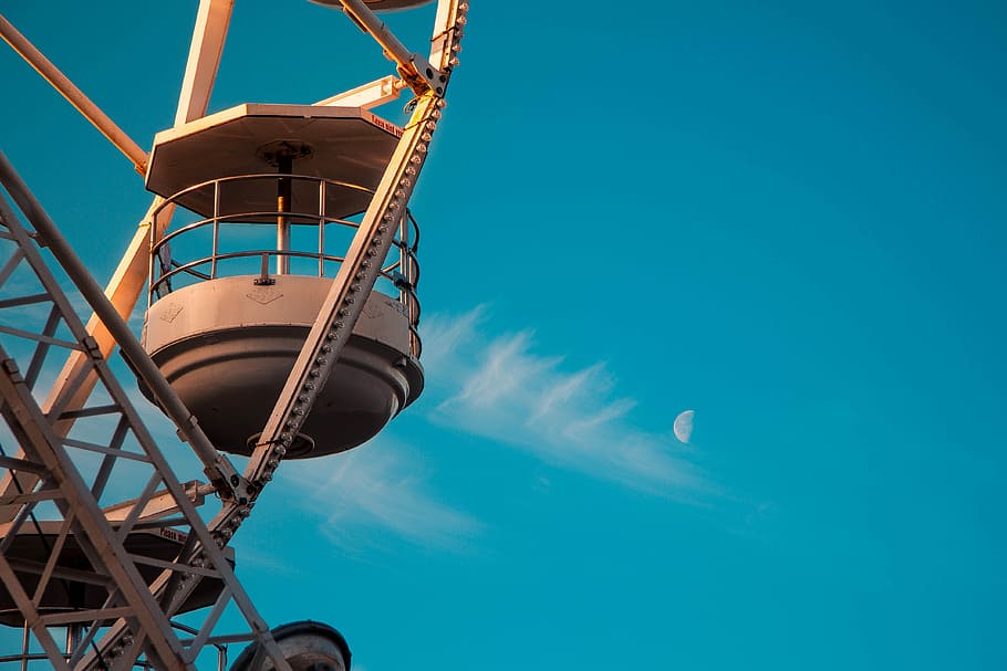 ferris wheel under blue skies, gray and brown heavy equipment under blue sky HD wallpaper