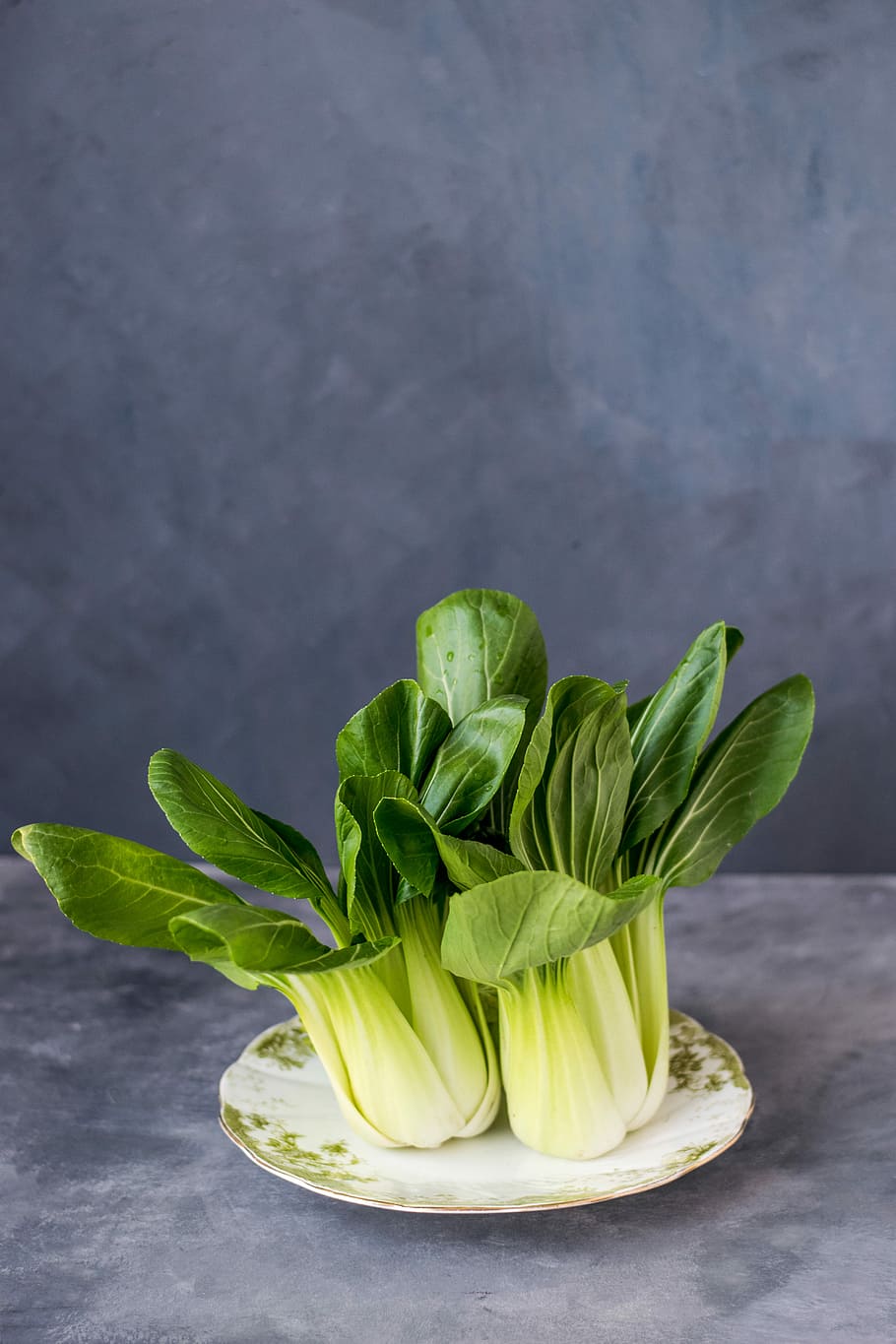green vegetable on plate, Chinese cabbage, plant, leaf, food HD wallpaper