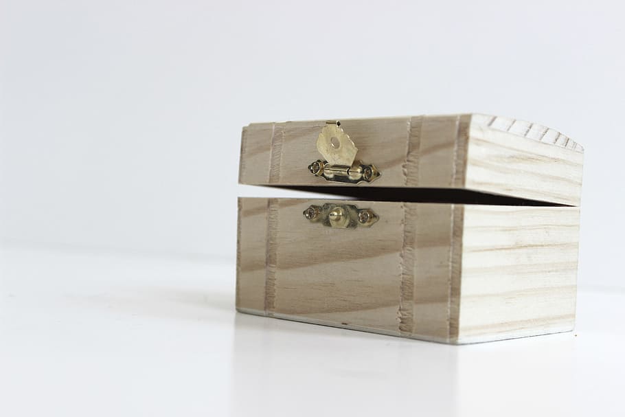 Beige Wooden Chest Trunk on White Surface, box, container, craft HD wallpaper