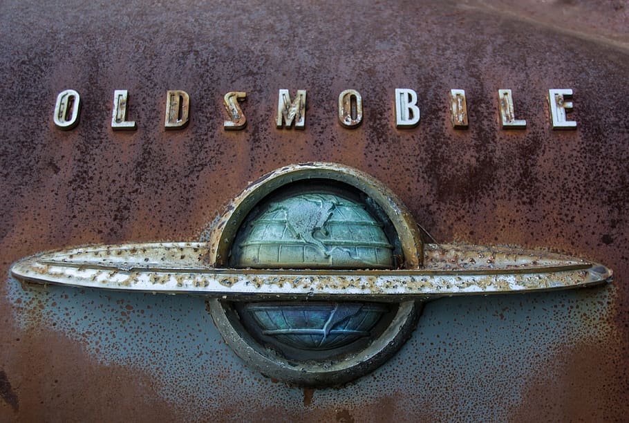 olds rocket 88, oldsmobile, car badge, chrome, rust, vintage, HD wallpaper