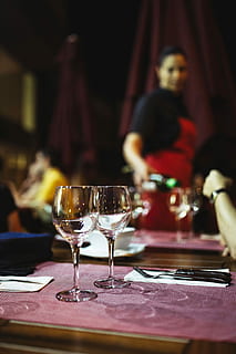 Close up picture of empty glasses in restaurant, table, drink HD wallpaper