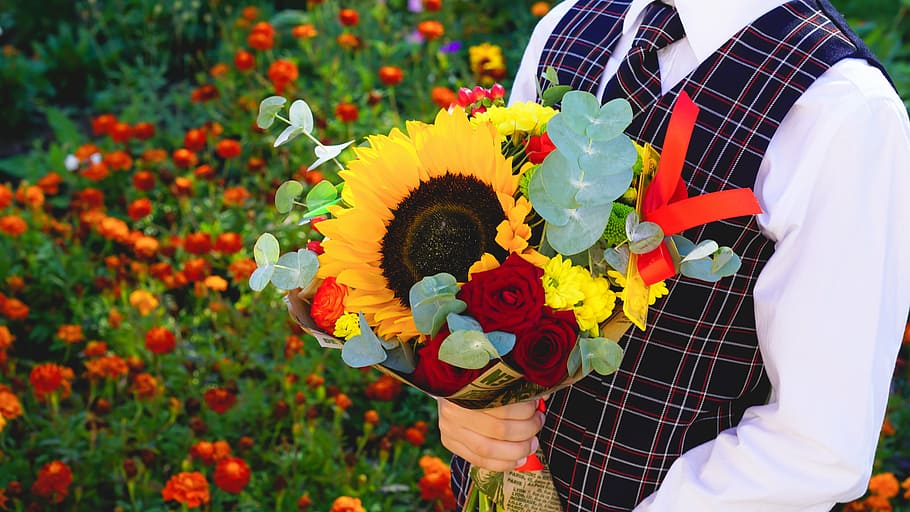 man holding assorted-color flower bouquet, lessons, smart, student HD wallpaper
