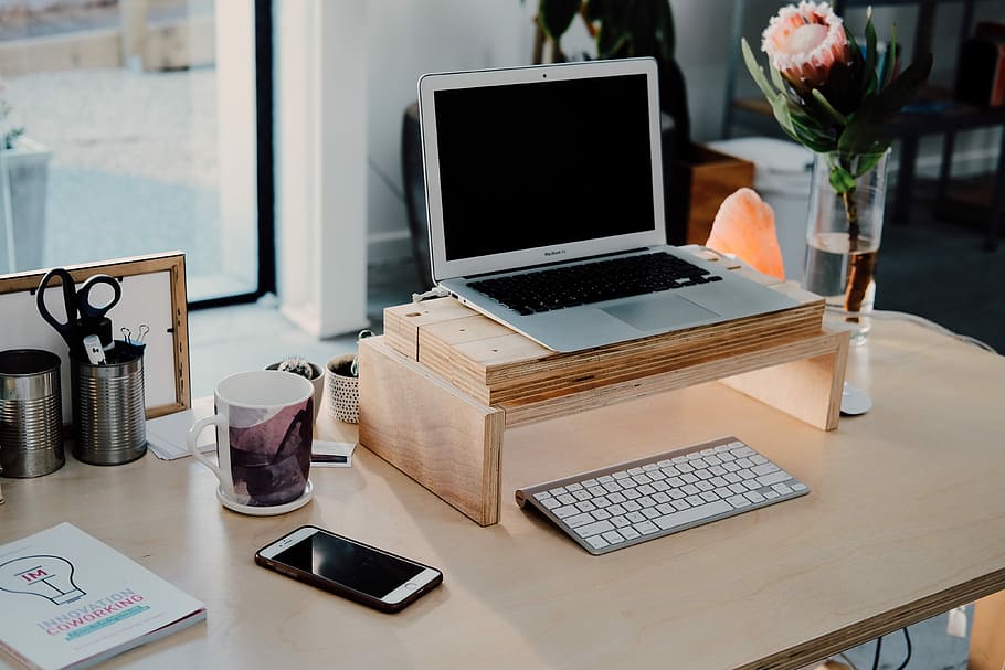 silver MacBook on desk, silver MacBook on brown table, technology HD wallpaper