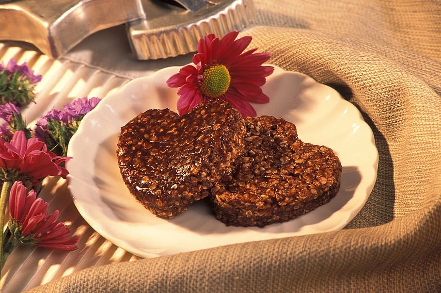 cookies, sweets, snack, heart shape, delicious, table, plate HD wallpaper