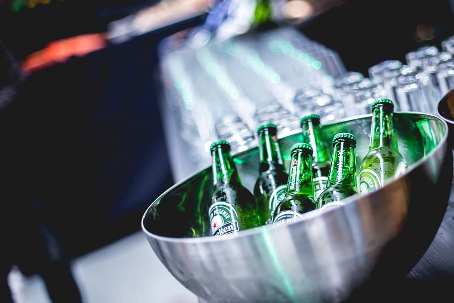 heineken, drink, beverage, cold, alcohol, bar, container, green color HD wallpaper