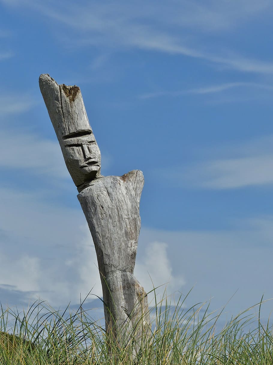 wood, art, sky, clouds, wood carving, face, carved, sylt, artwork HD wallpaper
