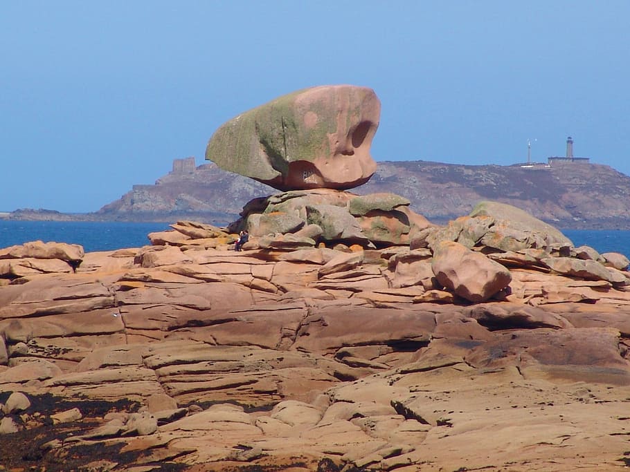 Rock, Alien, Head, Sea, one man only, army soldier, outdoors HD wallpaper