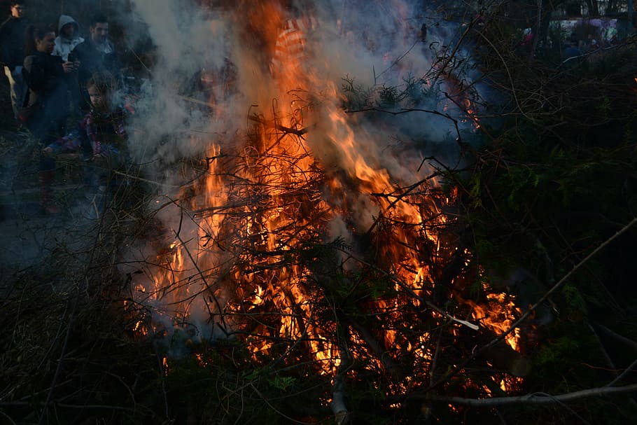 easter fire, branches, leaves, green, burning, fire - natural phenomenon HD wallpaper