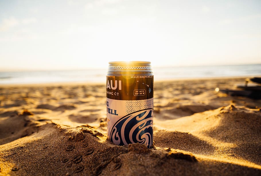 blue and black beer can on shoreline, beer can on sands, drink HD wallpaper