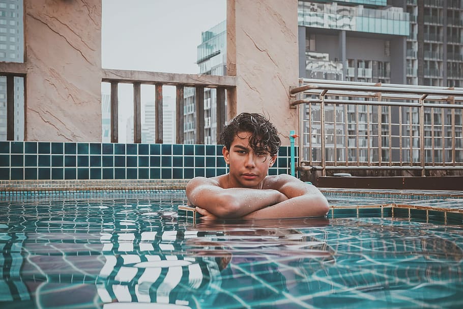man in swimming pool posing for photo during daytime, water HD wallpaper