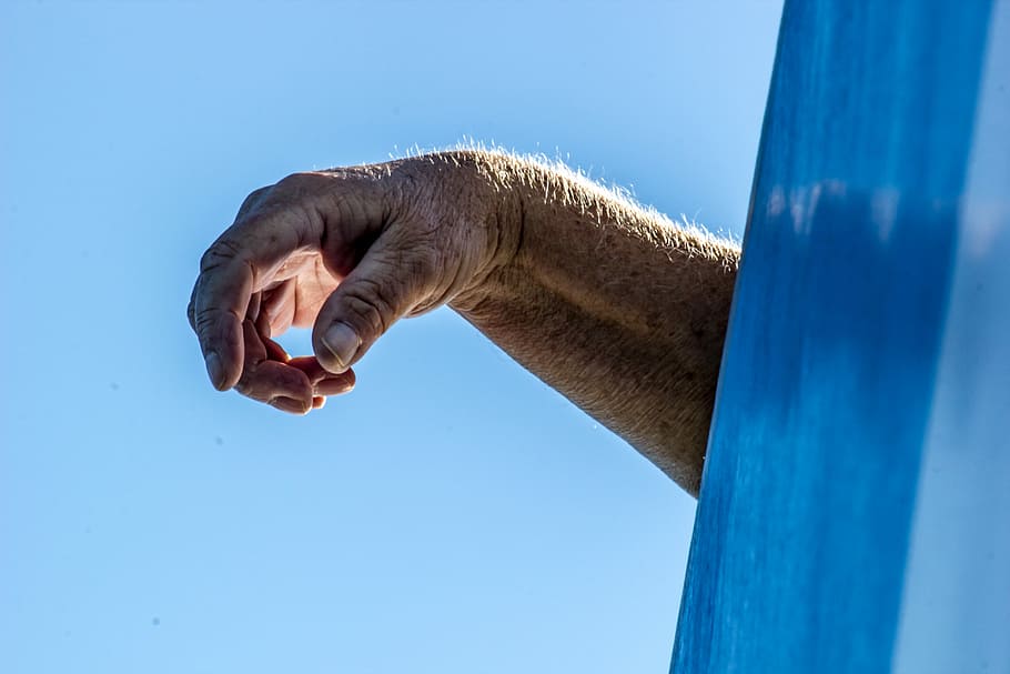 person right hand, photo of human hand under blue sky, elder HD wallpaper