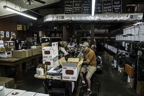 Workers Packaging Whiskey at Buffalo Trace Distillery, Kentucky HD wallpaper