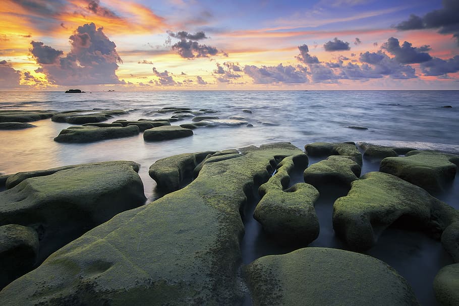 Green Stones Nearlake, beach, beautiful, calm, clouds, low tide HD wallpaper