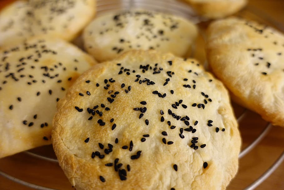 flat bread, black cumin, food, bake, baked, selberbacken, baked bread HD wallpaper