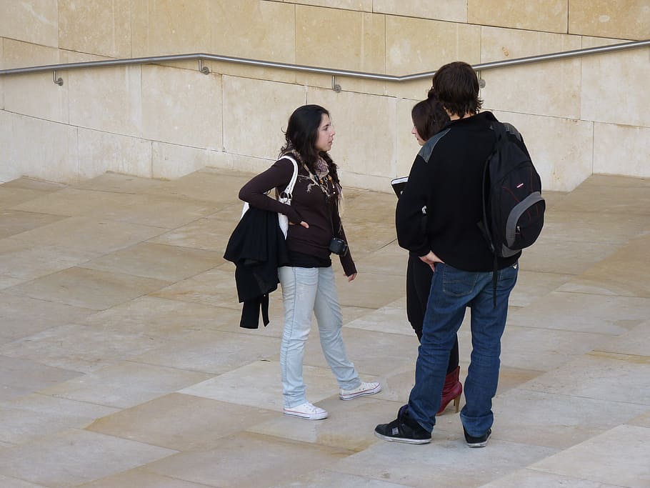 People Talking, Students, two people, full length, casual clothing HD wallpaper