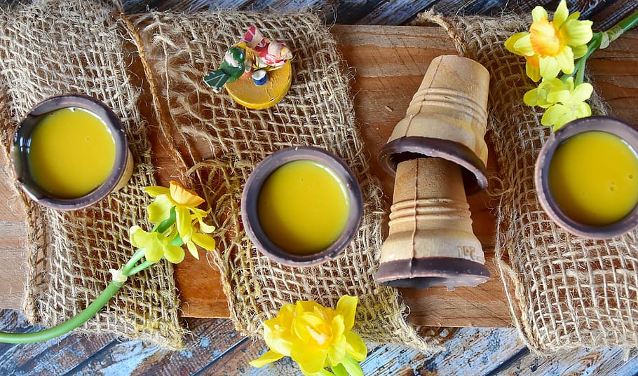 beige-and-brown cones on top of table, advocaat, alcohol, liqueur HD wallpaper