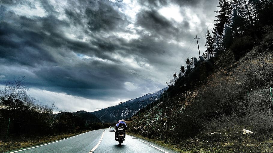 road, racing, cloudy day, dark clouds, highway, motorcycle HD wallpaper