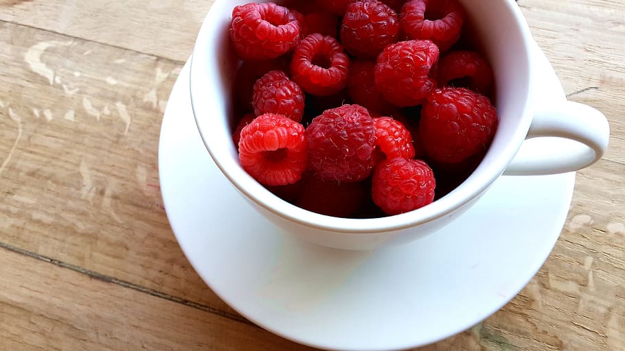bunch of raspberries in white ceramic teacup, red, fruit, dessert, HD wallpaper