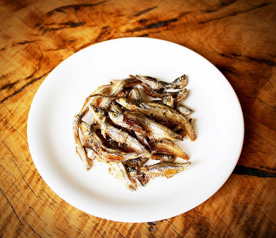 fried fish on white plate, baked, course, floral, flores, food