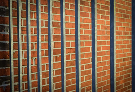 bars, brick, jail, locked, wall, empty, vintage, prison, escape HD wallpaper