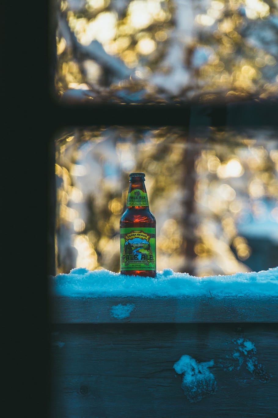 brown glass bottle on snow, brown glass bottle on top of snow HD wallpaper