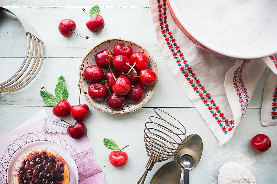 red berries in bowl on table, apple on bowl, Summer, Baking, food HD wallpaper