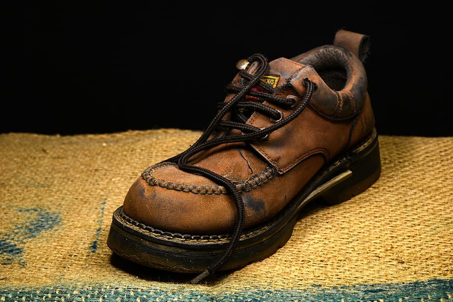 unpaired brown leather work boot, shoe, old, shoestrings, shoelaces, HD wallpaper