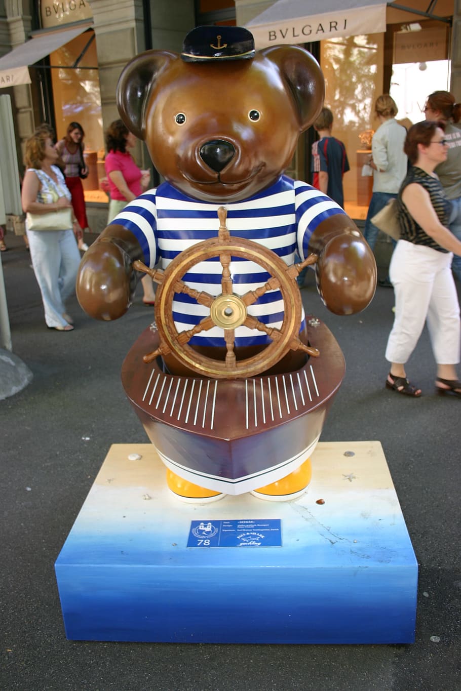 zurich-bears-bear-animal.jpg