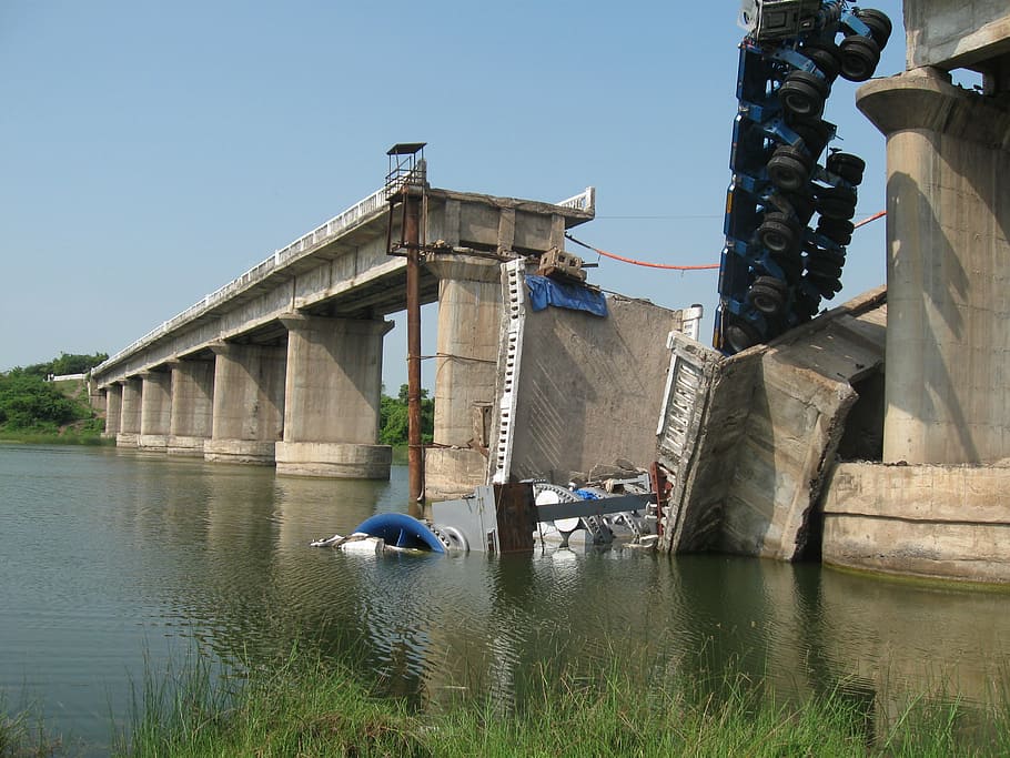 beige concrete bridge, collapse, damage, bridge collapse, shetrunji river bridge, HD wallpaper