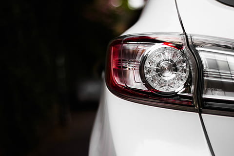 close-up photography of unpaired vehicle taillight, close-up photography of vehicle taillight HD wallpaper