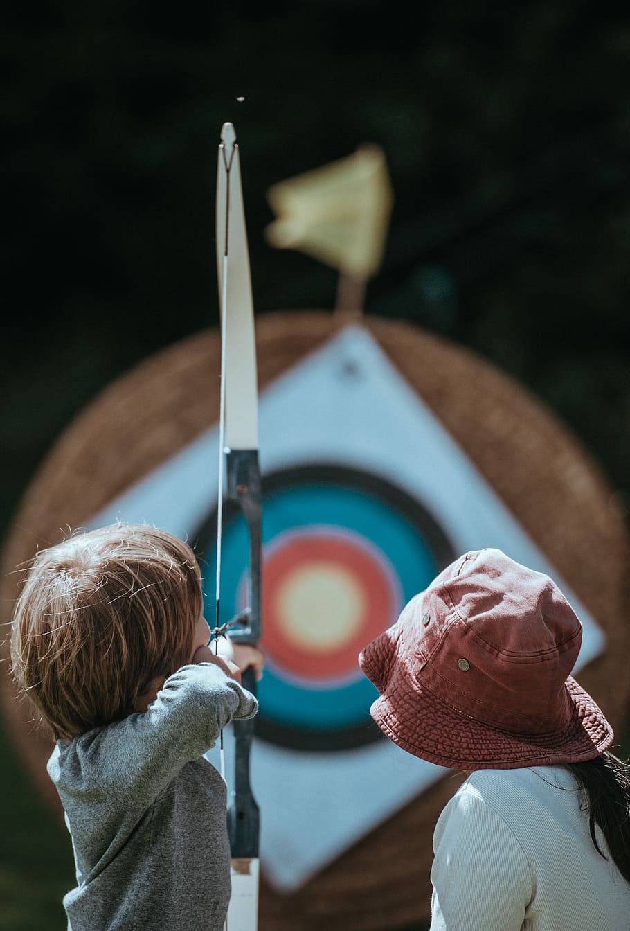 Child learning archery, toddler doing archery, target, bow, arrow HD wallpaper