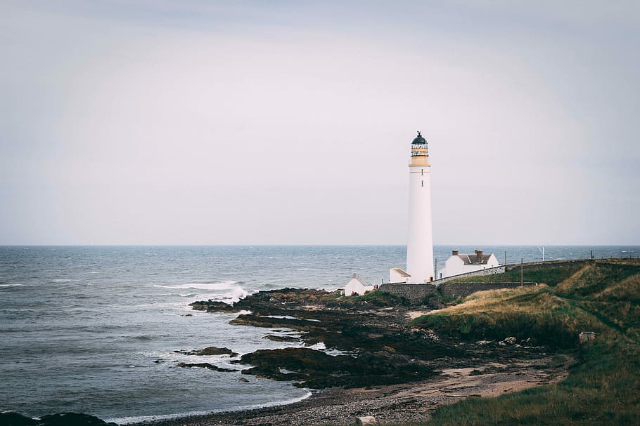 lighthouse near body of water, white lighthouse beside sea, tower HD wallpaper