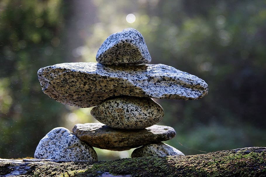 depth of field photography of gray balancing stone, rocks, cairns