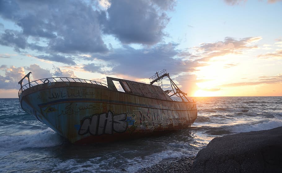 white and brown sailing ship during daytime, wreck, sunken HD wallpaper