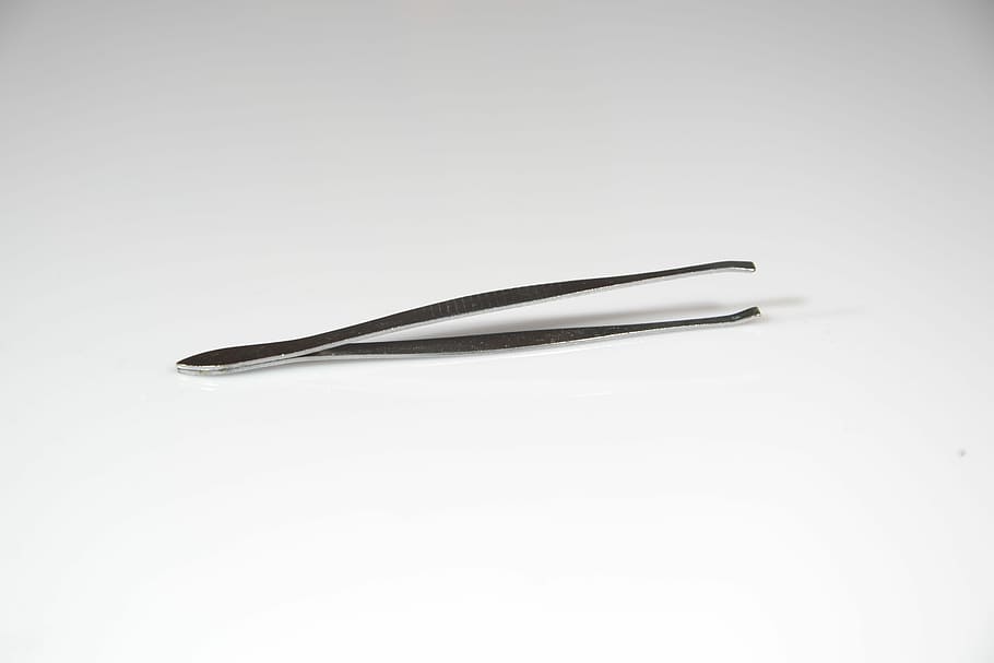 gray metal tweezers, Eyebrows, Cosmetics, studio shot, single object HD wallpaper