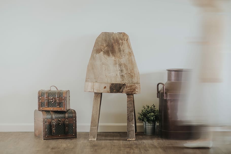 brown wooden table beside two luggage bags, photo of two brown luggages on floor HD wallpaper