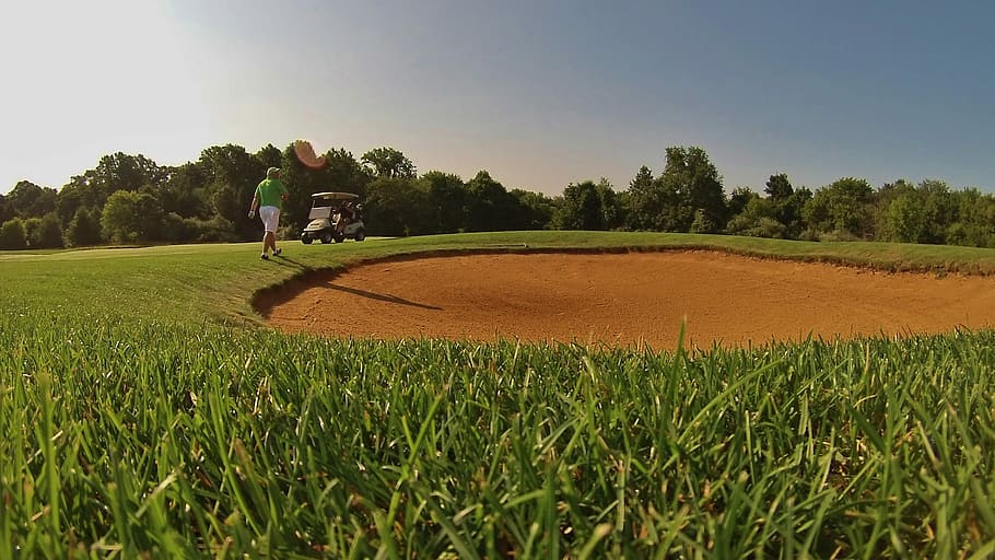 man walking on golf field, Sand Trap, Course, Bunker, green HD wallpaper
