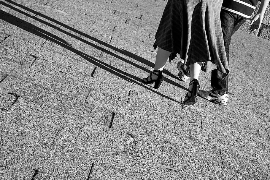walk, shadows, perspectives, feet, ground, people walking, half body HD wallpaper