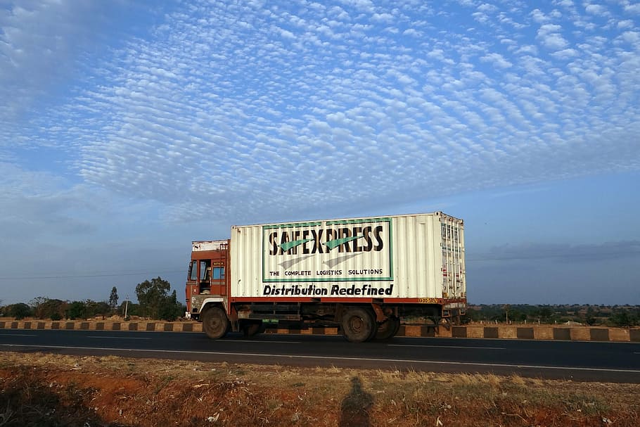 Safe Xpress delivery truck on road, lorry, highway, bangalore-pune, HD wallpaper