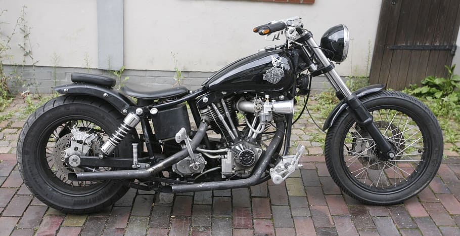 black standard motorcycle parked near white house, harley davidson HD wallpaper