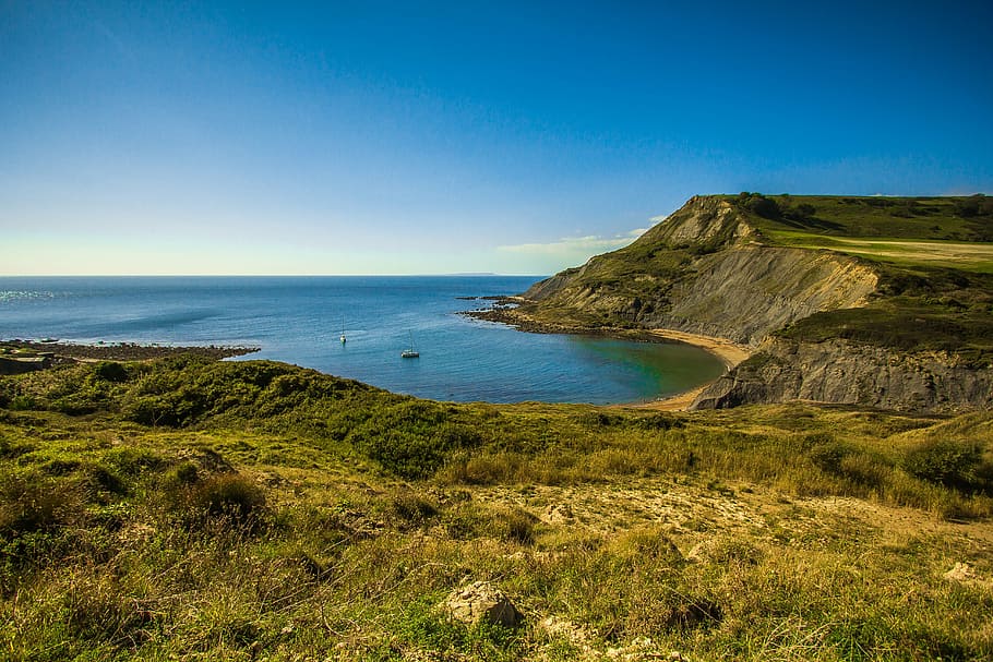 landscape photo of mountain near body of water, jurassic coast, HD wallpaper