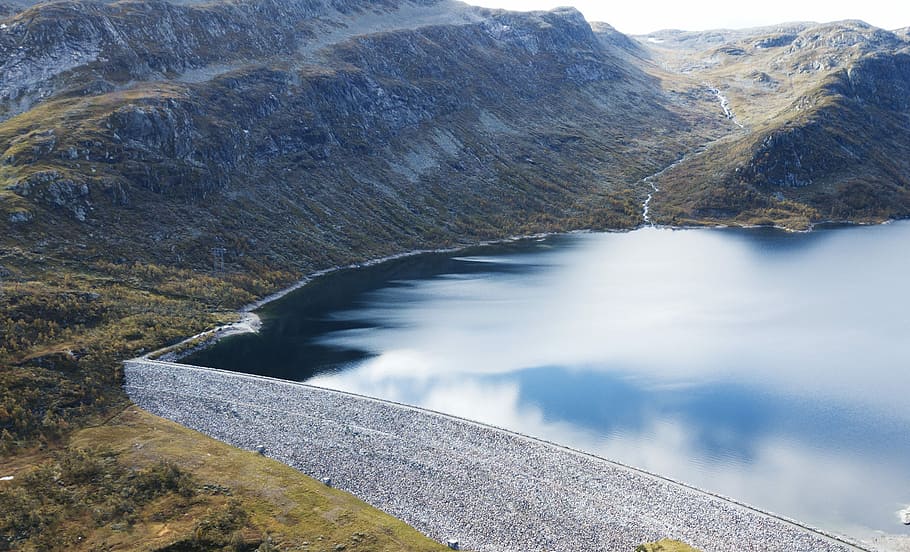 body of water beside mountain, landscape photo of lake near mountain HD wallpaper